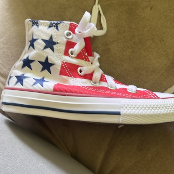 Converse Red and White High-Top Sneakers Classic Design - Picture 4 of 8